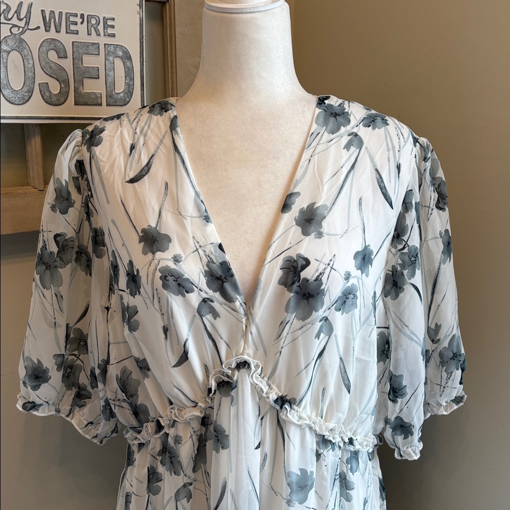 Baltic Born Santorini Floral Maxi Dress Gray White NWT - Picture 4 of 11